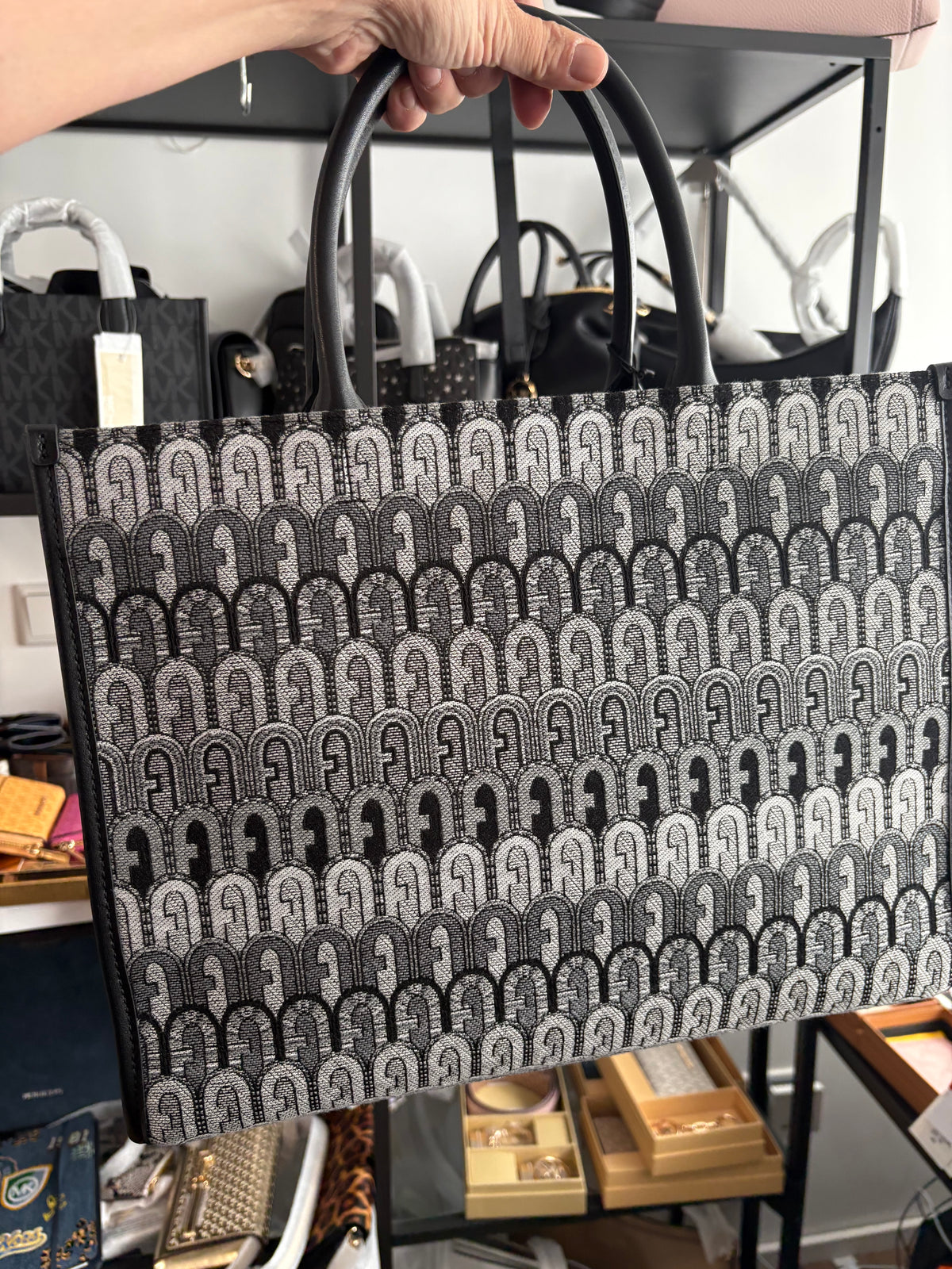 Furla Tote Shopper schwarz oder Olive