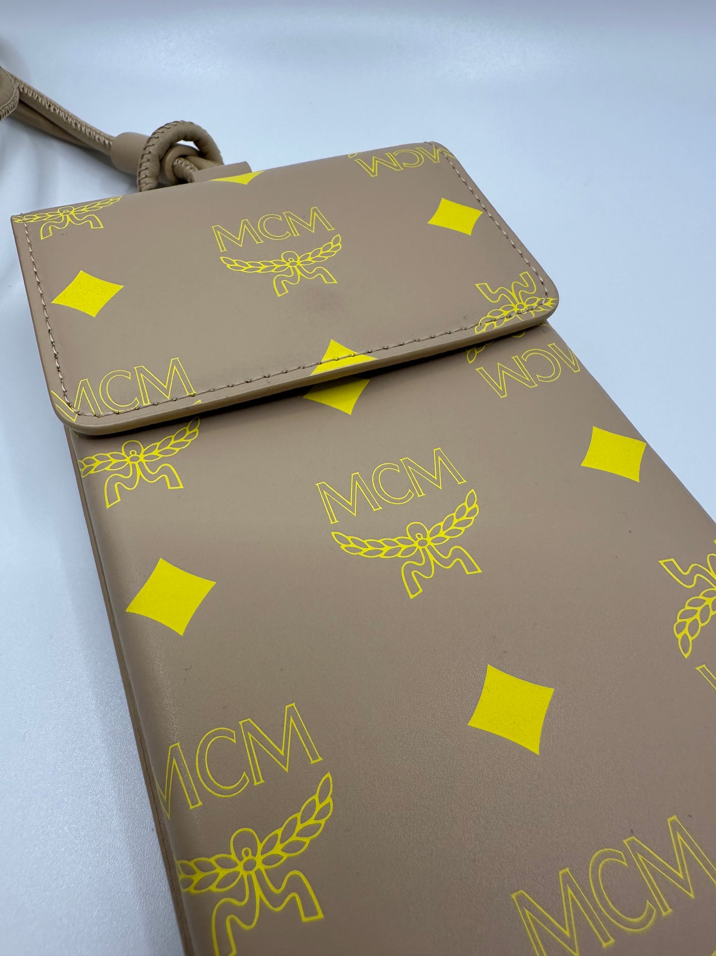 MCM Leder Handytasche (Max. iPhone Pro / 15 cm)