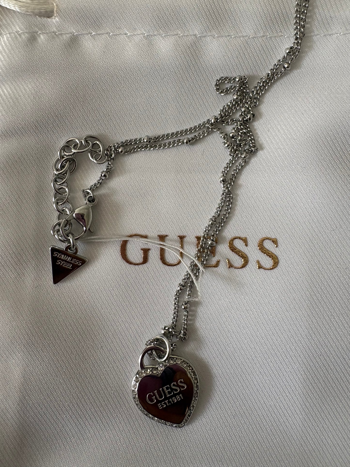Guess Ohrringe und Kette